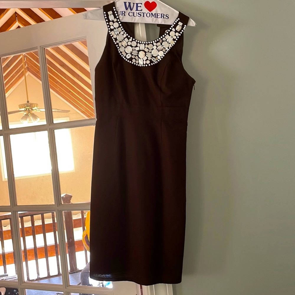 Brown dress with gorgeous collar details